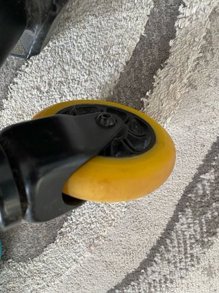 Patín profesional negro y amarillo