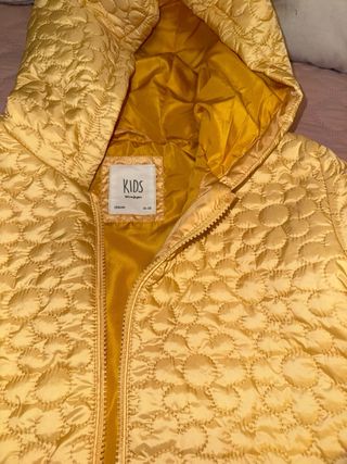 Chaquetón niña amarillo talla 11-12 sin estrenar
