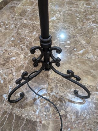 Lámpara de pie forja negra pantalla rústica