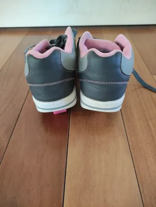 Zapatillas T.33ruedas removibles Skate Mate Hellys