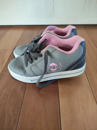 Zapatillas T.33ruedas removibles Skate Mate Hellys