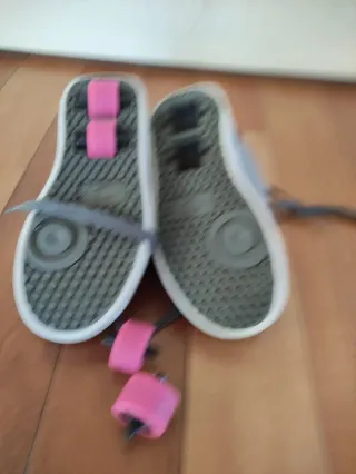 Zapatillas T.33ruedas removibles Skate Mate Hellys