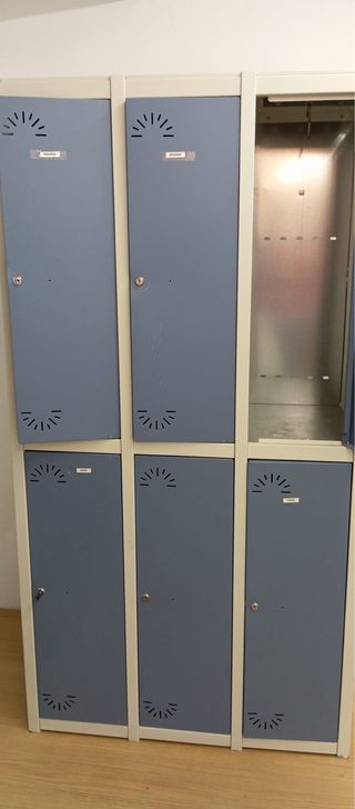 Taquillas metálicas azules y grises