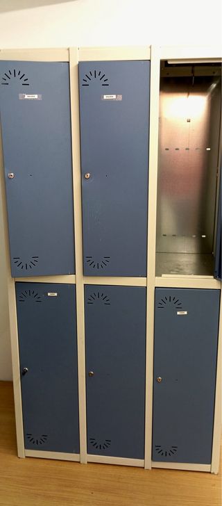 Taquillas metálicas azules y grises