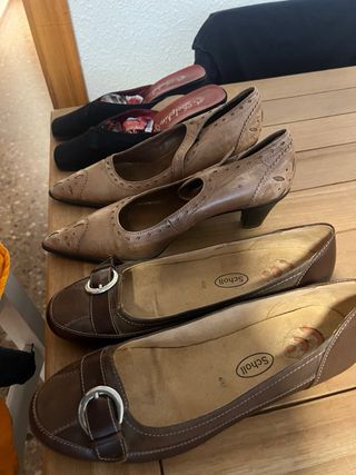 Zapatos de mujer negros y marrones