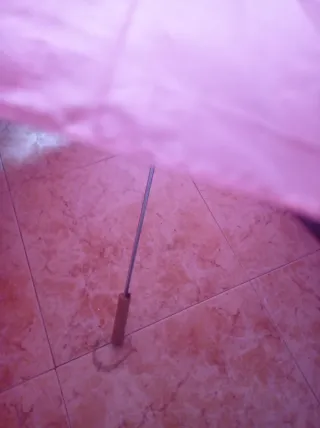 Dos paraguas de mano de distinto diseño.