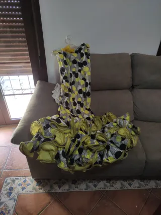Traje de flamenca con volantes. Cómo nuevo