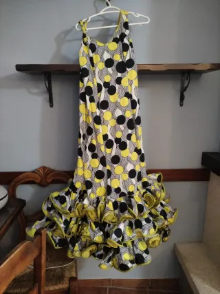 Traje de flamenca con volantes. Cómo nuevo