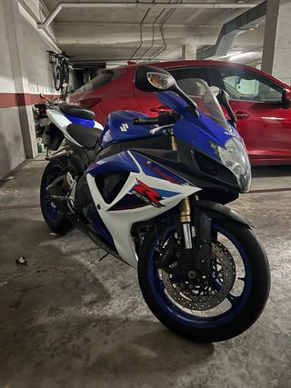 Suzuki GSX-R 600 K7 Azul y Blanca