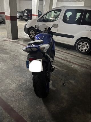 Suzuki GSX-R 600 K7 Azul y Blanca