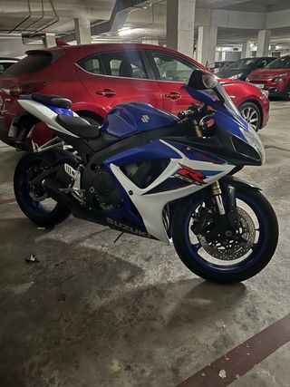 Suzuki GSX-R 600 K7 Azul y Blanca