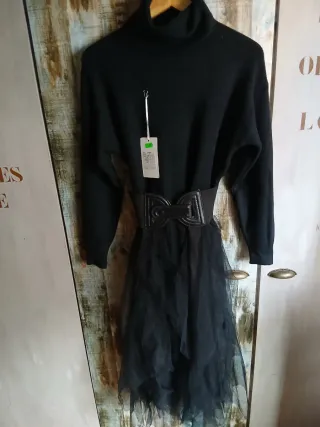 Vestido negro cuello alto tul