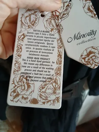 Vestido negro cuello alto tul