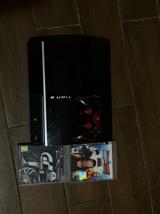 PlayStation 3 con mando y 2 juegos