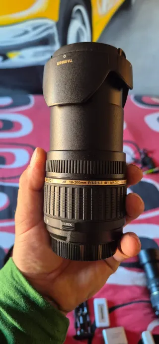 Cámara Nikon D3100 con grip