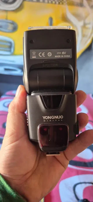 Cámara Nikon D3100 con grip