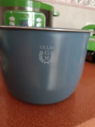 Olla programable verde y plateada
