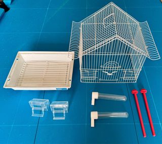 Jaula para pájaros blanca y transparente