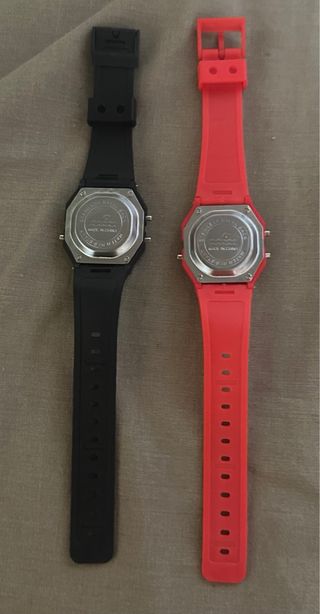 2 Orologi Stile Casio Vintage (Nero e Rosso)