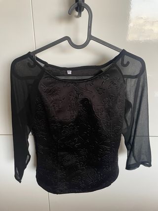 Top negro M con mangas de gasa