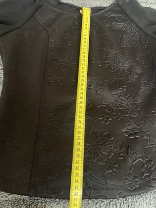 Top negro M con mangas de gasa