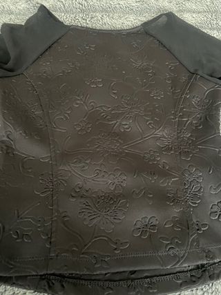 Top negro M con mangas de gasa