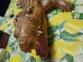 3 coccodrilli giocattolo grandi