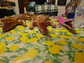 3 coccodrilli giocattolo grandi