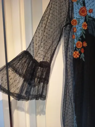 Vestido Zara bordado floral negro