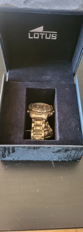 Lotus titaniun oro y titanio esfera azul