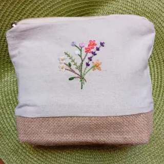 Estuche neceser bordado a mano