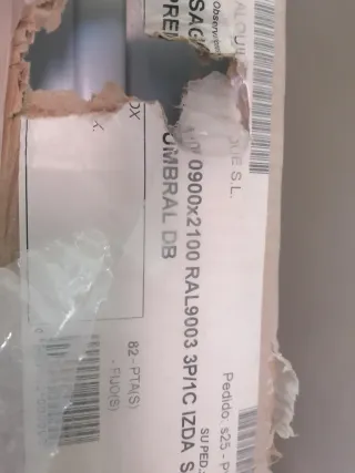 Puerta de entrada blanca