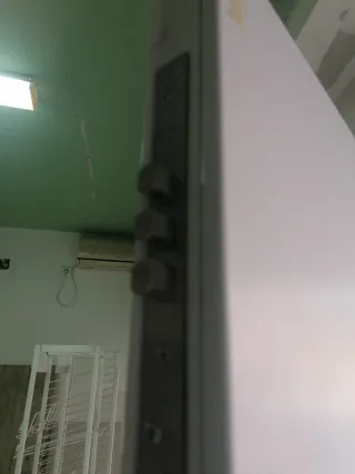 Puerta de entrada blanca