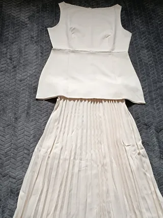 Conjunto top y falda plisada beige