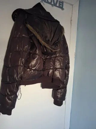 Cazadora marrón acolchada