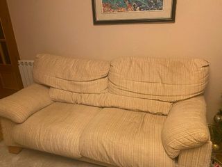 2 Sofás de tela beige con relleno de plumon