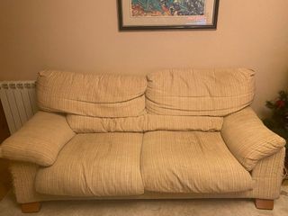 2 Sofás de tela beige con relleno de plumon
