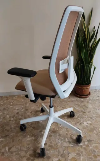 Silla de oficina con ruedas