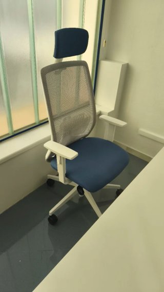 Silla de oficina con ruedas