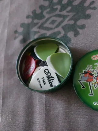 20 púas de guitarra Alice (varios grosores)