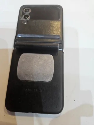 Samsung Galaxy Z Flip 4 256GB Custodia in Pelle