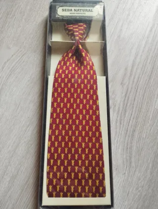 Corbata de seda natural, nueva