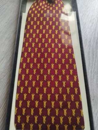 Corbata de seda natural, nueva