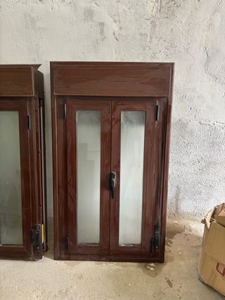 Ventanas de aluminio color marrón