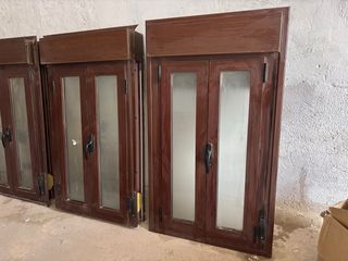 Ventanas de aluminio color marrón