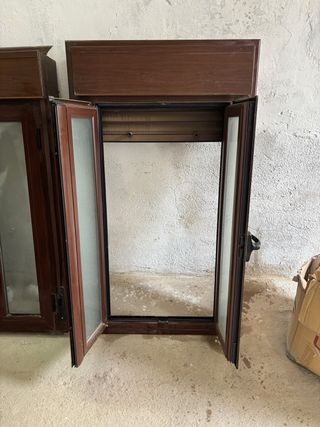 Ventanas de aluminio color marrón