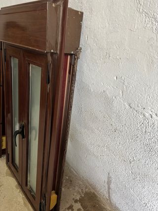 Ventanas de aluminio color marrón