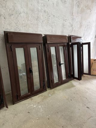 Ventanas de aluminio color marrón