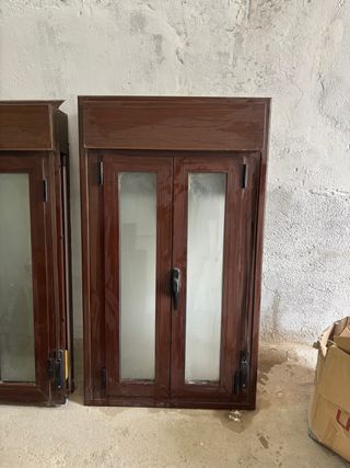 Ventanas de aluminio color marrón