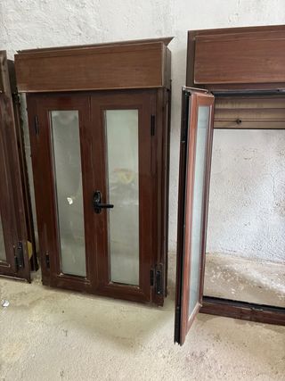 Ventanas de aluminio color marrón